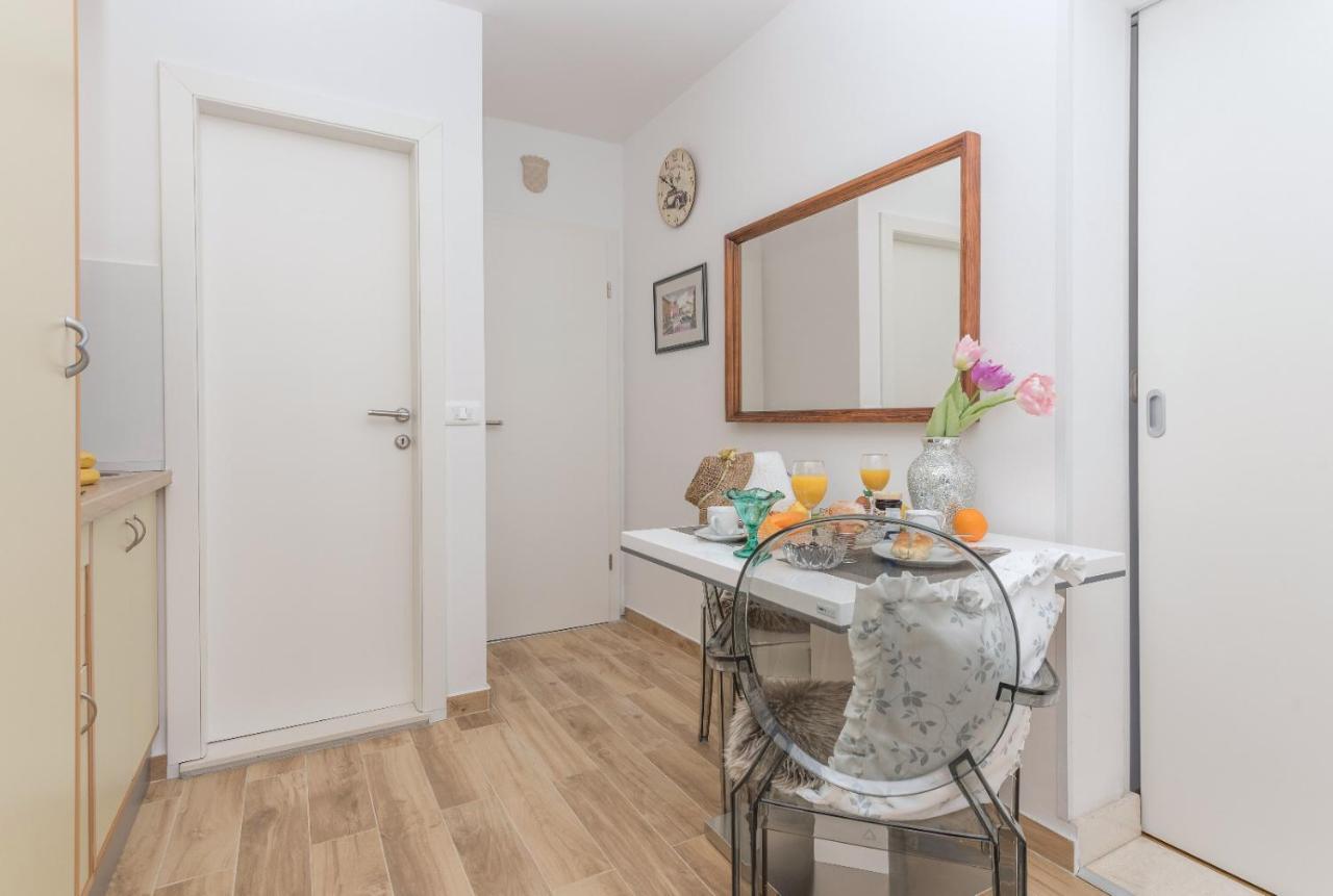 East Side Deluxe Suite Makarska Esterno foto
