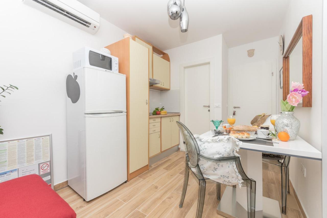East Side Deluxe Suite Makarska Esterno foto